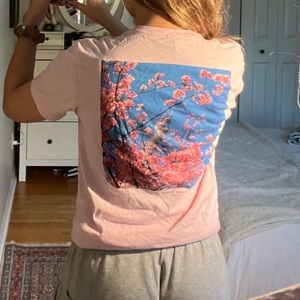 cherry blossom pink shirt « mon rayon de soleil » in the front